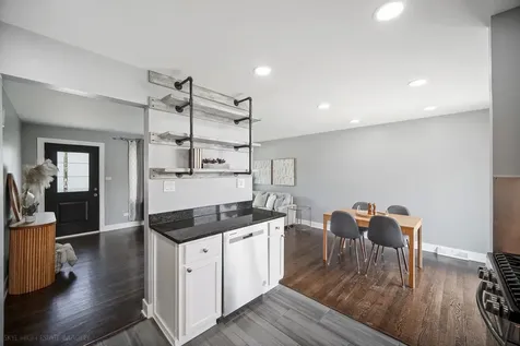 10403 Barnard Drive Chicago Ridge IL 60415