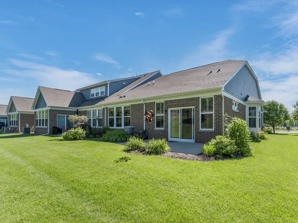 4221 Lobo Court Naperville IL 60564