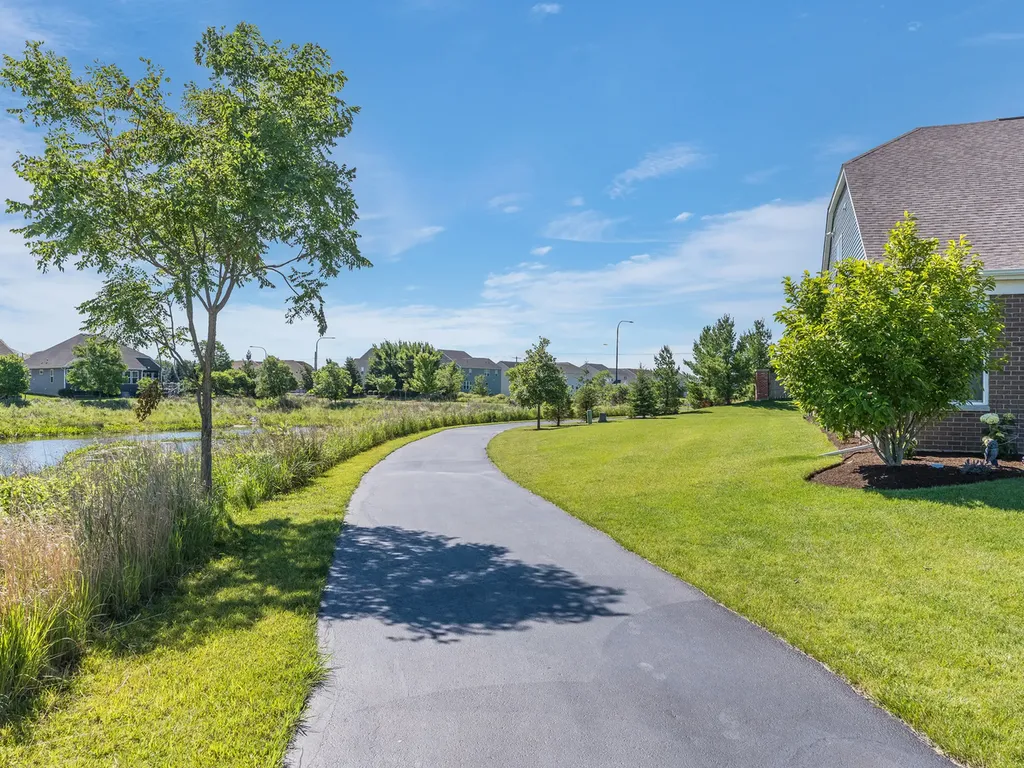 4221 Lobo Court Naperville IL 60564