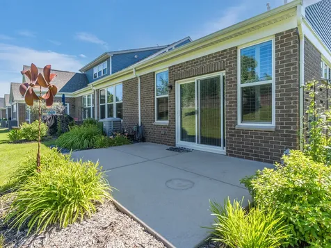 4221 Lobo Court Naperville IL 60564