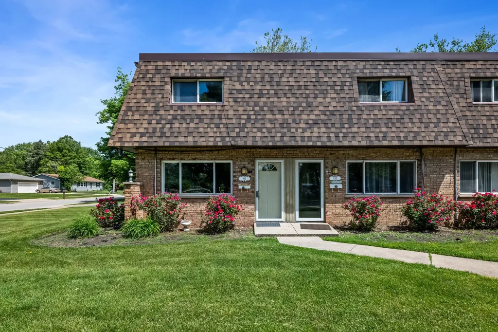 895 Richard Street Aurora IL 60506