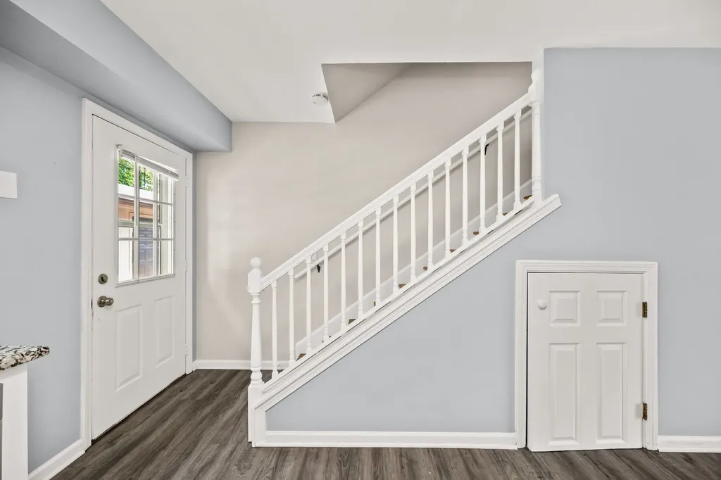 895 Richard Street Aurora IL 60506