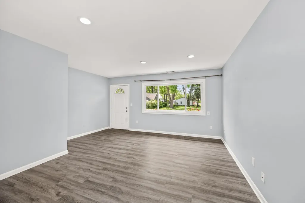 895 Richard Street Aurora IL 60506