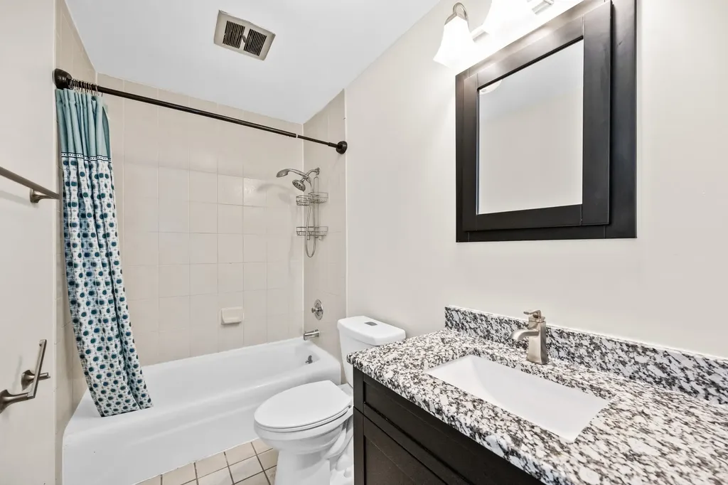 895 Richard Street Aurora IL 60506