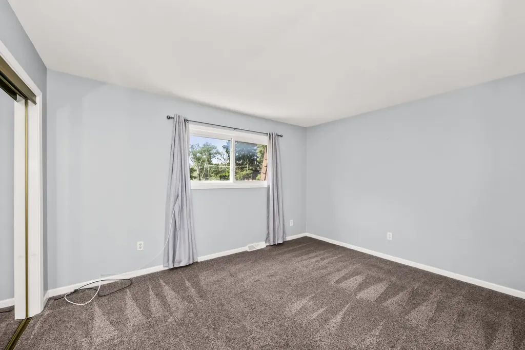 895 Richard Street Aurora IL 60506