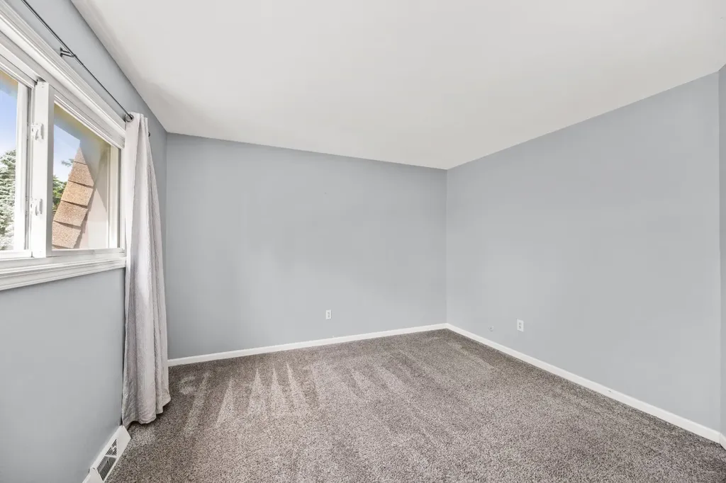 895 Richard Street Aurora IL 60506