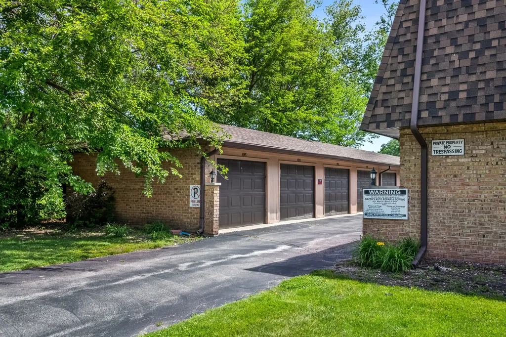 895 Richard Street Aurora IL 60506