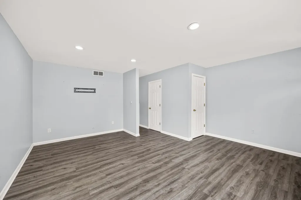 895 Richard Street Aurora IL 60506
