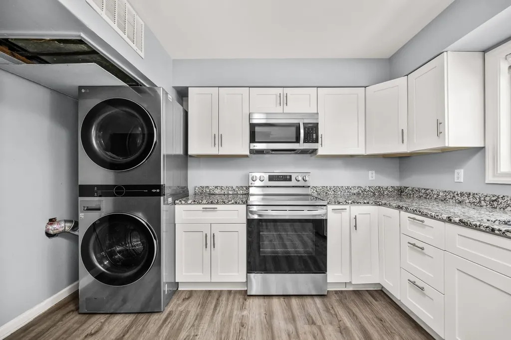895 Richard Street Aurora IL 60506