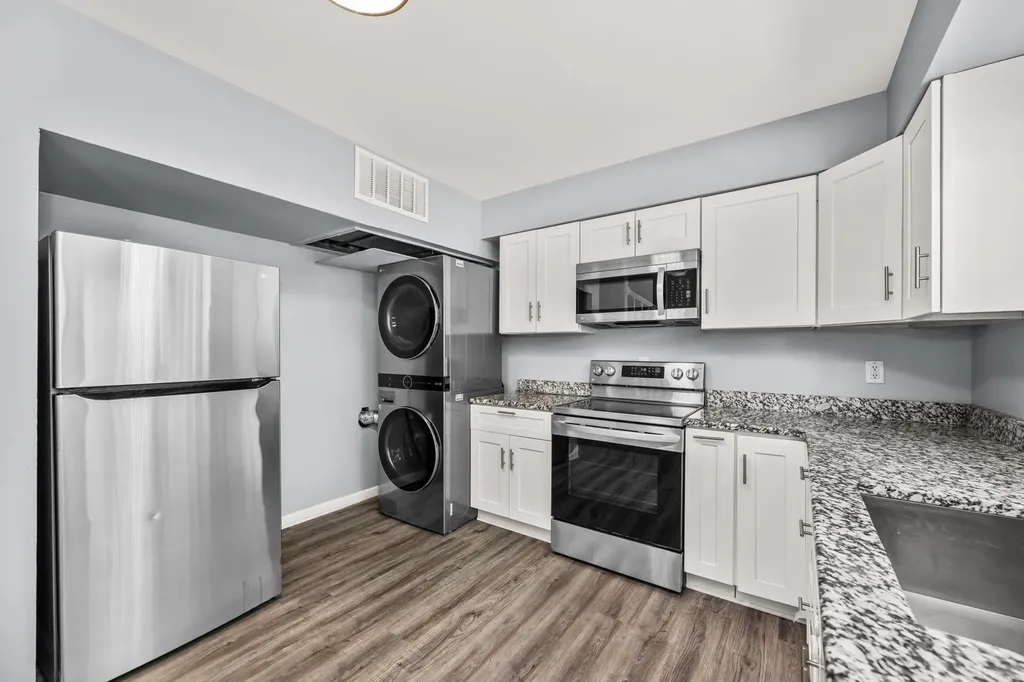 895 Richard Street Aurora IL 60506