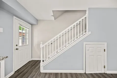 895 Richard Street Aurora IL 60506