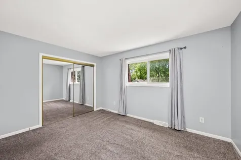 895 Richard Street Aurora IL 60506