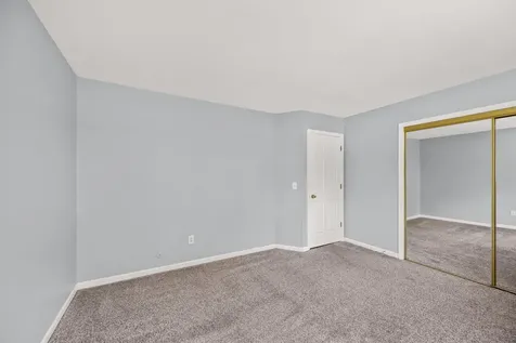 895 Richard Street Aurora IL 60506