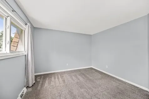 895 Richard Street Aurora IL 60506