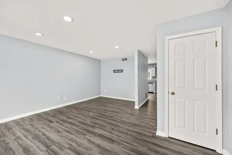 895 Richard Street Aurora IL 60506