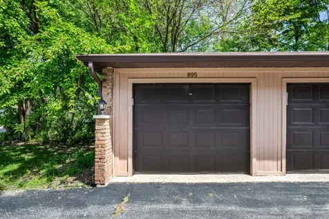 895 Richard Street Aurora IL 60506