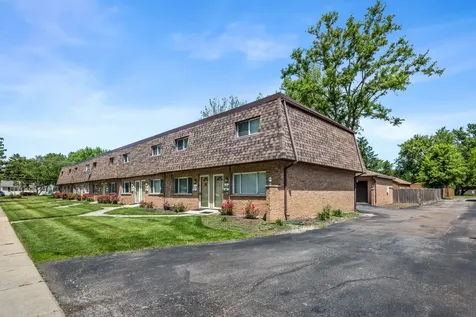 895 Richard Street Aurora IL 60506
