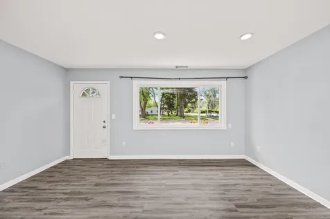 895 Richard Street Aurora IL 60506