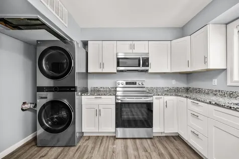 895 Richard Street Aurora IL 60506