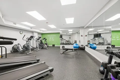 434 West Melrose Street Chicago IL 60657