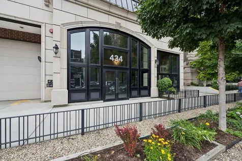 434 West Melrose Street Chicago IL 60657