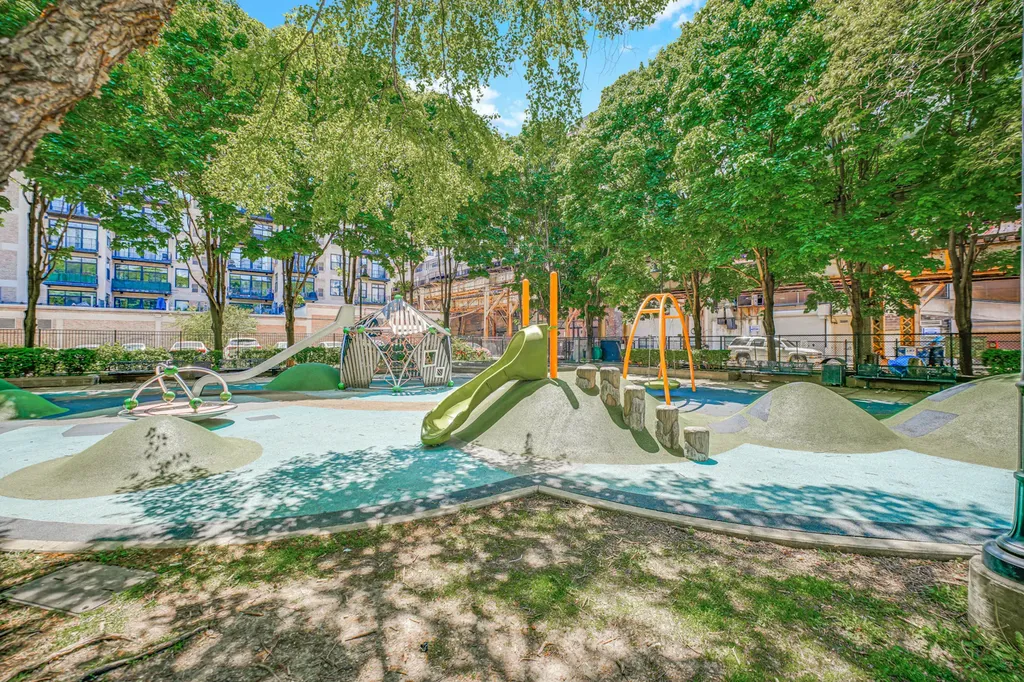 5 East 14th Place Chicago IL 60605