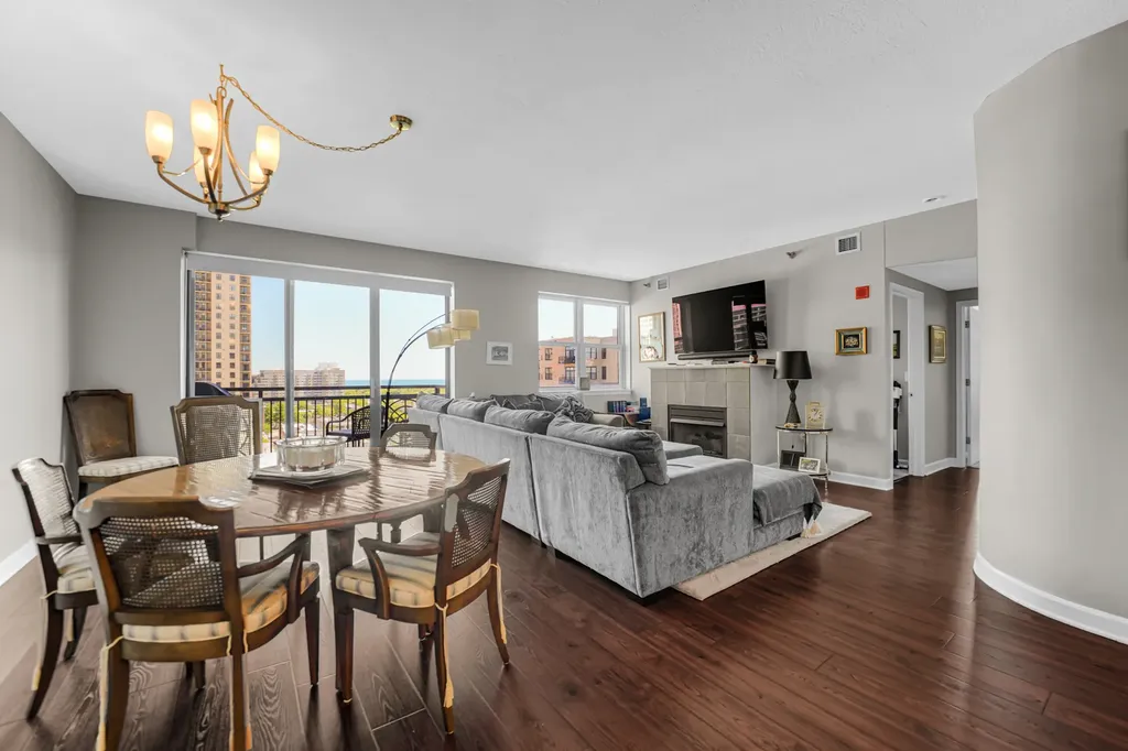 5 East 14th Place Chicago IL 60605