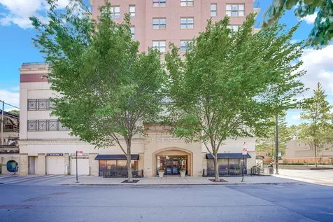5 East 14th Place Chicago IL 60605