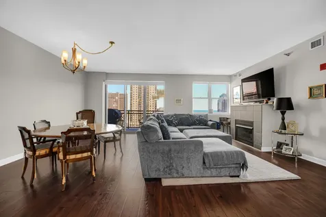 5 East 14th Place Chicago IL 60605