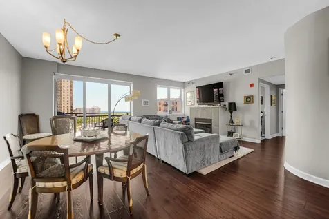 5 East 14th Place Chicago IL 60605