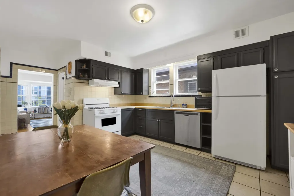 2640 North Hamlin Avenue Chicago IL 60647