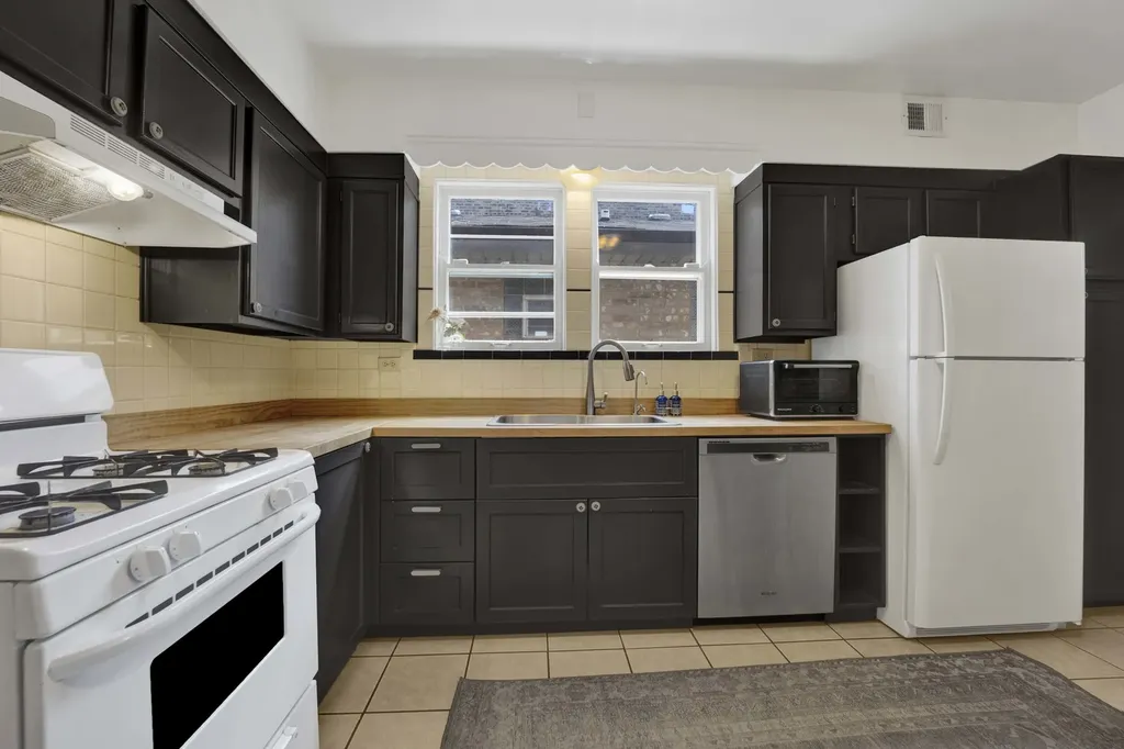 2640 North Hamlin Avenue Chicago IL 60647