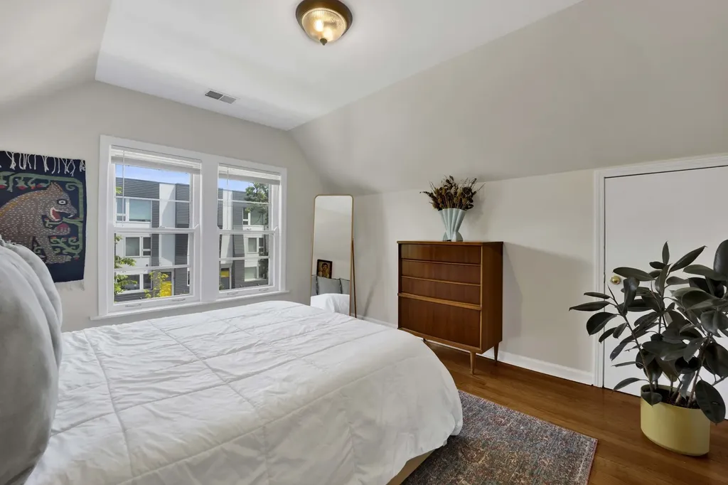 2640 North Hamlin Avenue Chicago IL 60647
