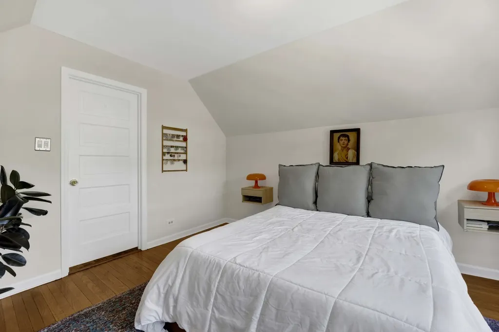 2640 North Hamlin Avenue Chicago IL 60647