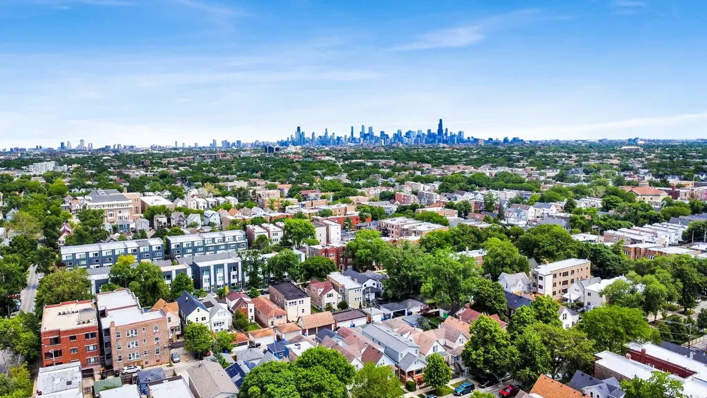 2640 North Hamlin Avenue Chicago IL 60647