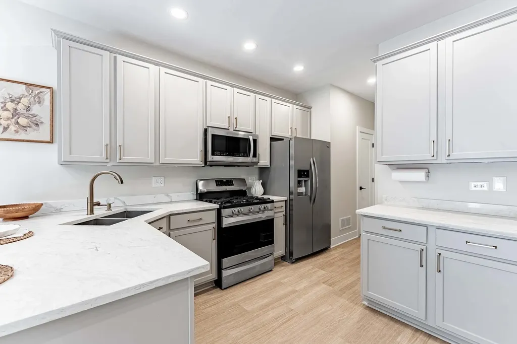 307 Abington Woods Drive Aurora IL 60502