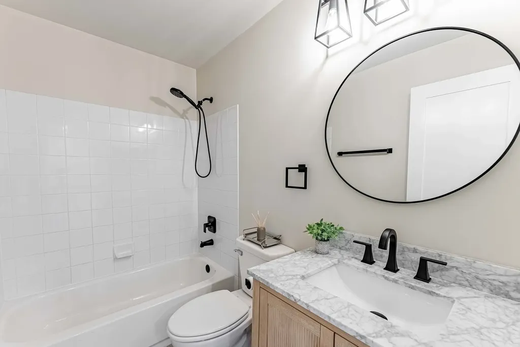 307 Abington Woods Drive Aurora IL 60502
