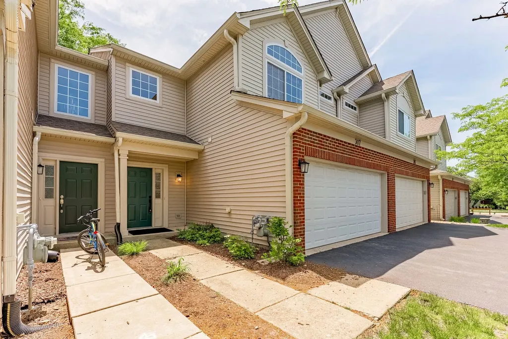 307 Abington Woods Drive Aurora IL 60502