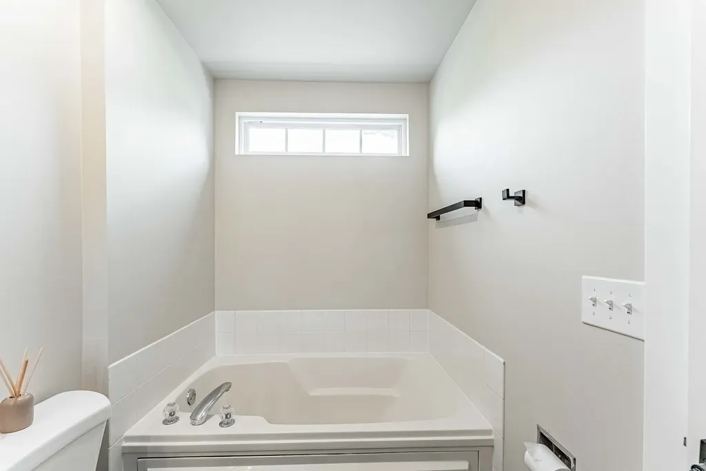 307 Abington Woods Drive Aurora IL 60502