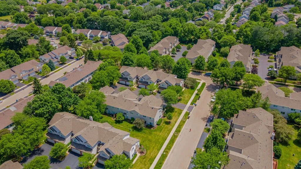 307 Abington Woods Drive Aurora IL 60502