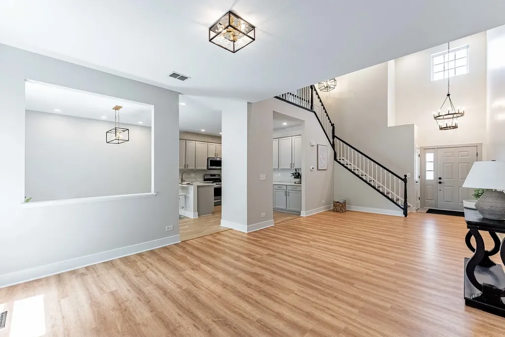 307 Abington Woods Drive Aurora IL 60502