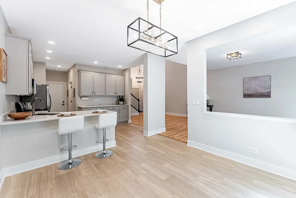 307 Abington Woods Drive Aurora IL 60502