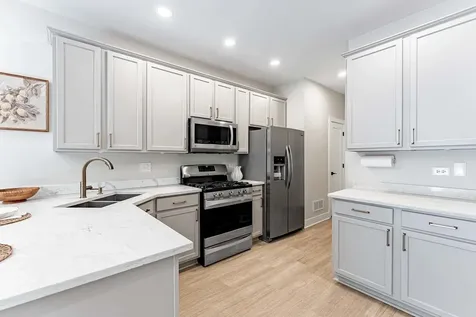 307 Abington Woods Drive Aurora IL 60502