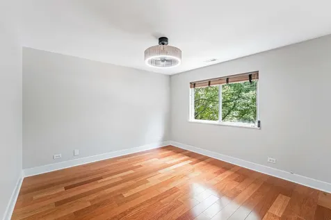 307 Abington Woods Drive Aurora IL 60502