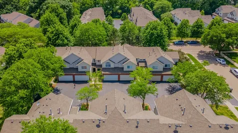 307 Abington Woods Drive Aurora IL 60502