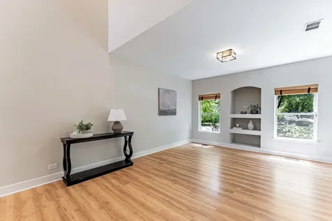 307 Abington Woods Drive Aurora IL 60502