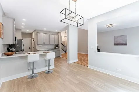 307 Abington Woods Drive Aurora IL 60502