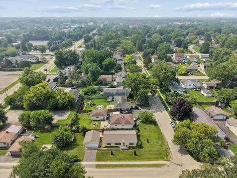 411 Highland Road Grayslake IL 60030