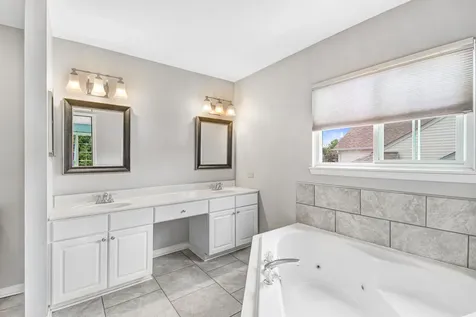 532 Rose Lane Bartlett IL 60103