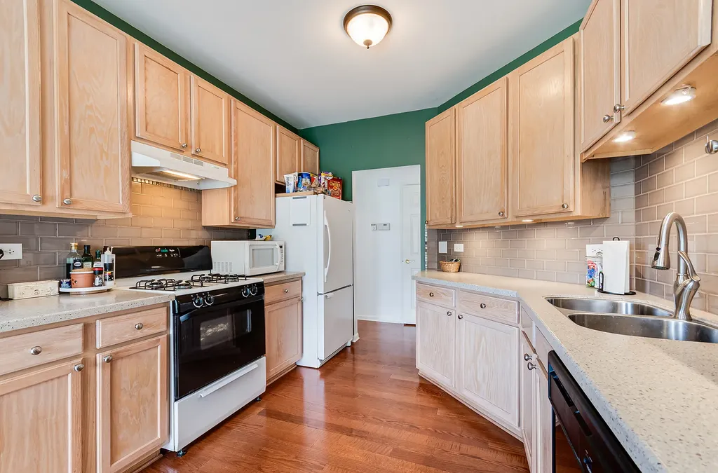 1851 Wisteria Drive Aurora IL 60503